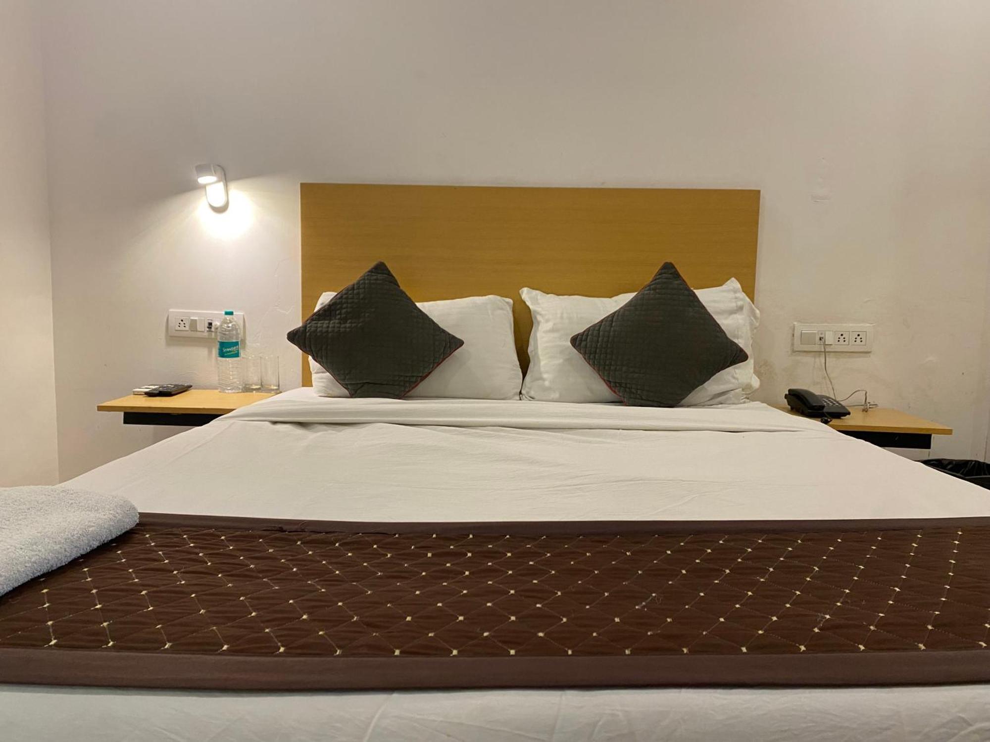 Qotel Hotel Ip Residency East Delhi Preet Vihar New Delhi Eksteriør billede