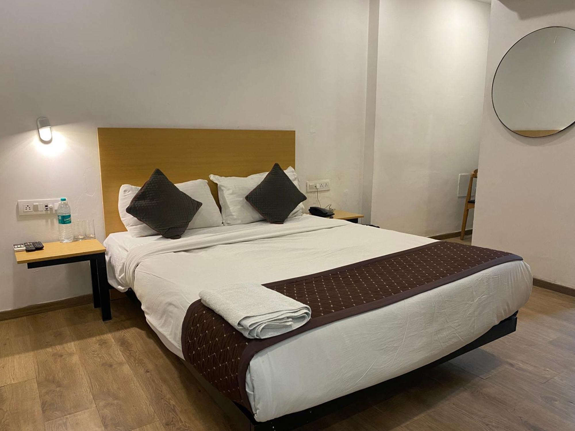 Qotel Hotel Ip Residency East Delhi Preet Vihar New Delhi Eksteriør billede